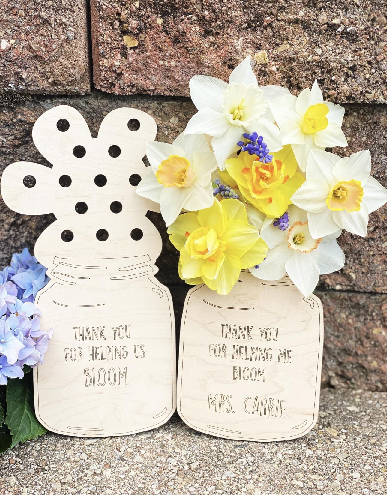 Teacher wooden flower holder-Wholesale